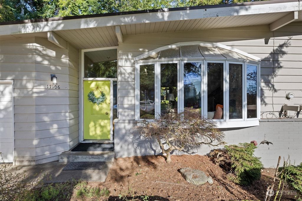 Photo of 11106 SE 4th Street, Bellevue, WA 98004 (MLS # 2324379)