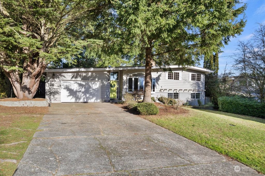 Photo of 11106 SE 4th Street, Bellevue, WA 98004 (MLS # 2324379)