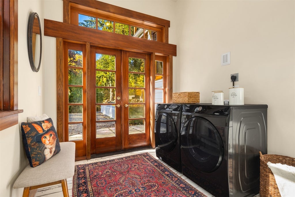Photo of 18319 Vashon Highway Hwy SW, Vashon, WA 98070 (MLS # 2599892)