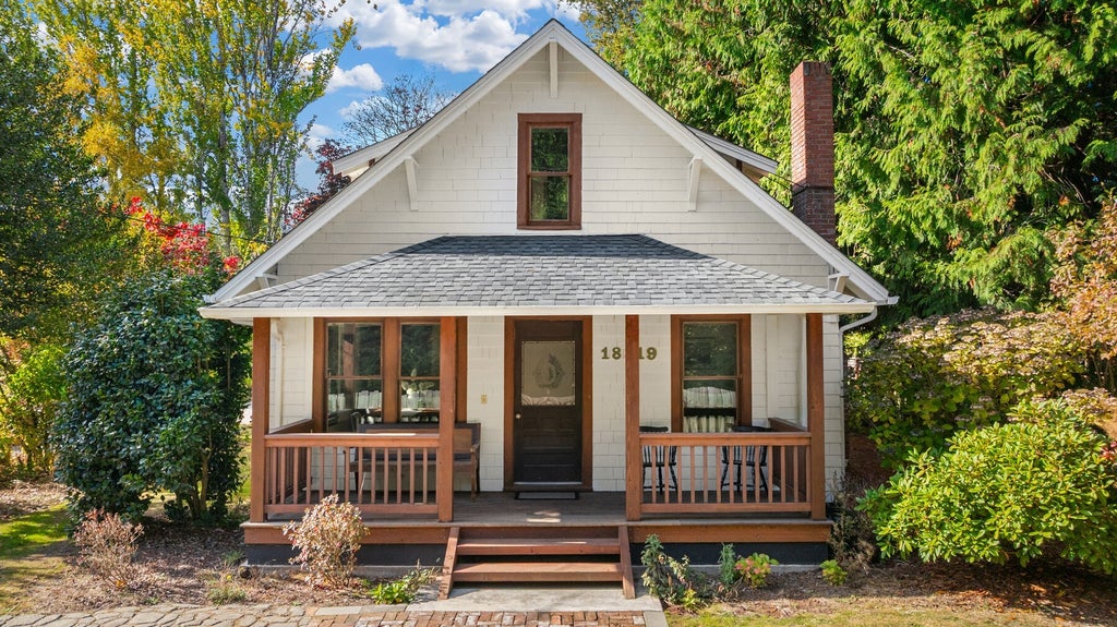 Photo of 18319 Vashon Highway Hwy SW, Vashon, WA 98070 (MLS # 2599892)