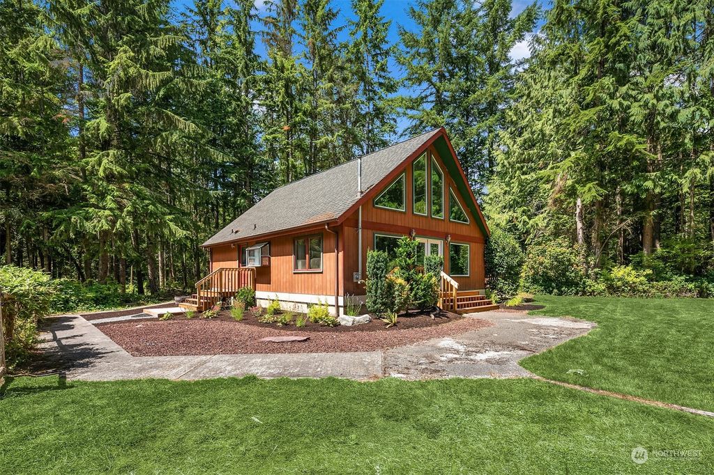Photo of 1920 177th Avenue NE, Snohomish, WA 98290 (MLS # 2143783)