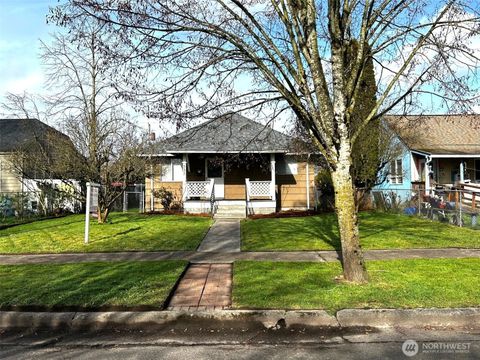 Photo of 537 16th Ave, Longview, WA 98632 (MLS # 2469871)