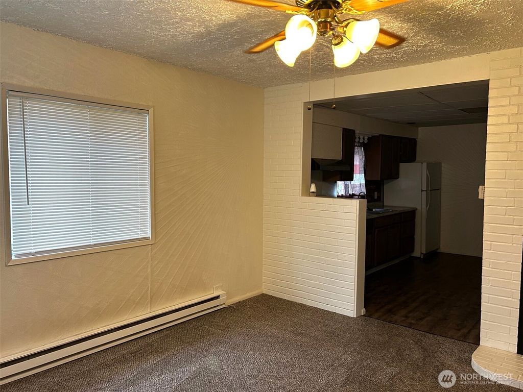 Photo of 537 16th Ave, Longview, WA 98632 (MLS # 2469871)