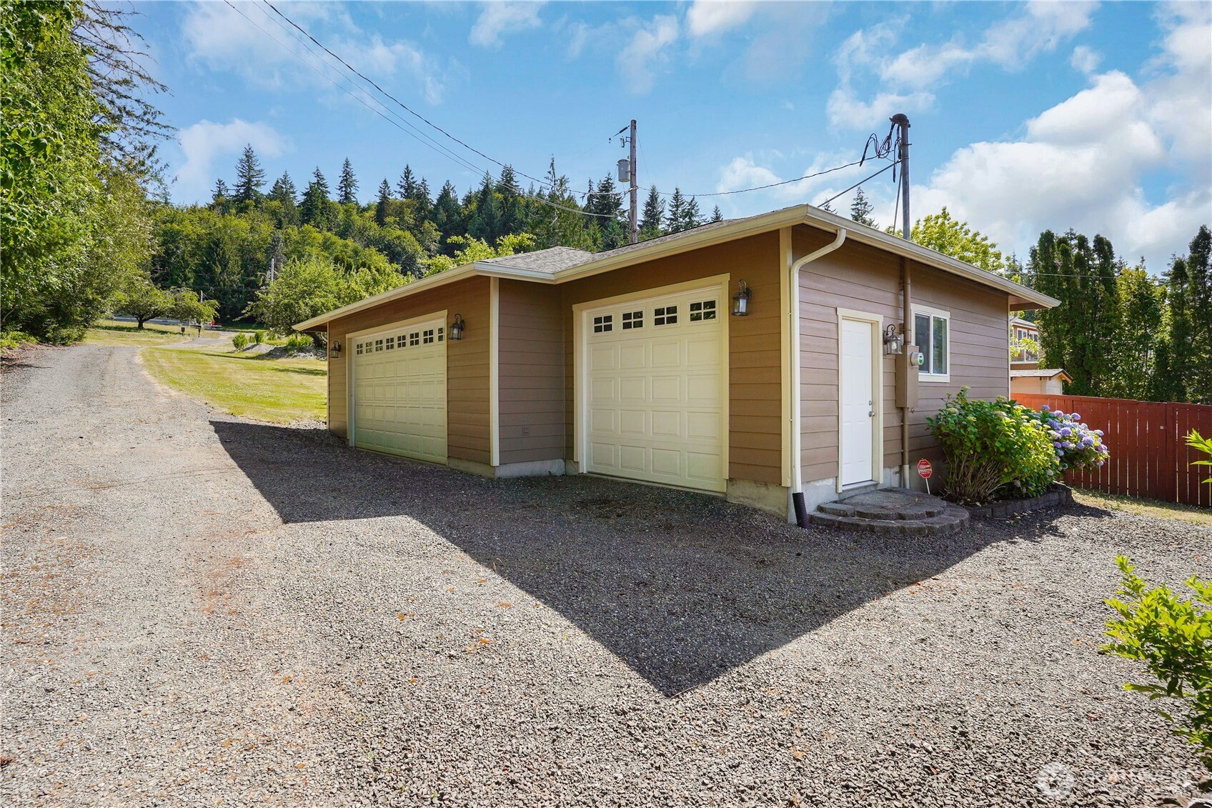 423 Summit Lake Shore Road NW