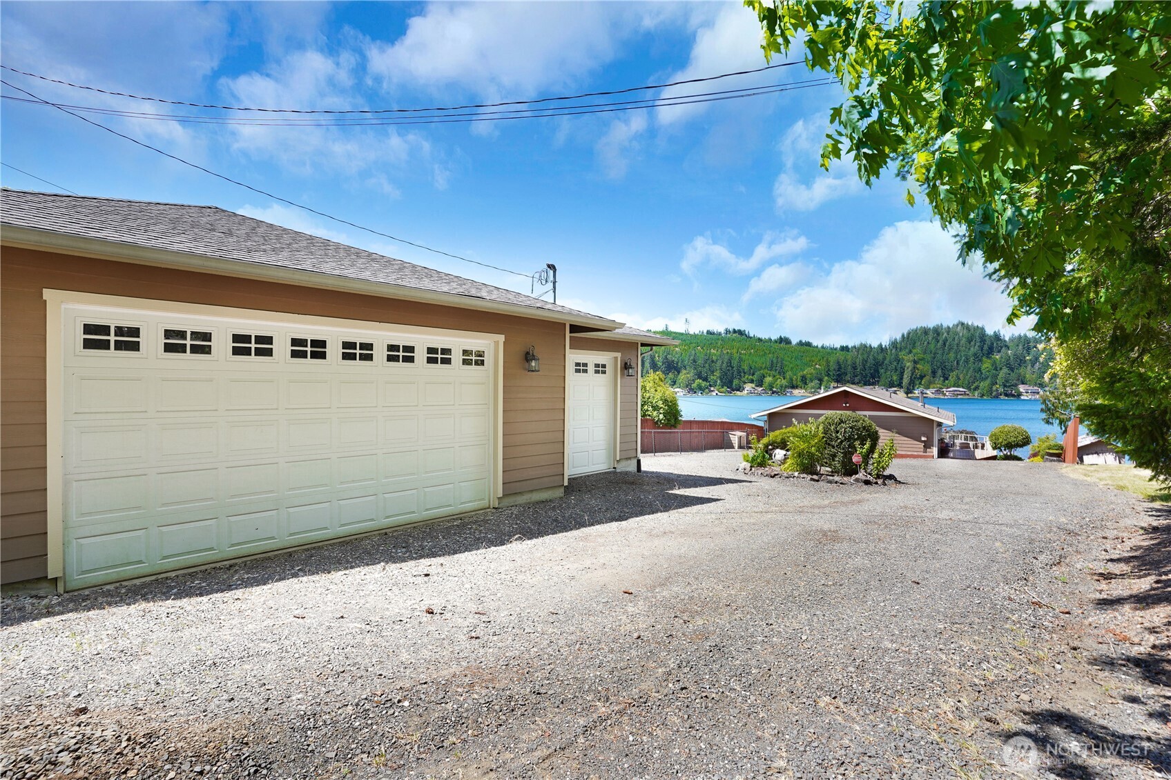 423 Summit Lake Shore Road NW