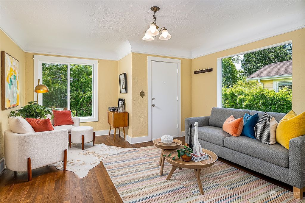 Photo of 5417 25th Avenue SW, Seattle, WA 98106 (MLS # 2250267)