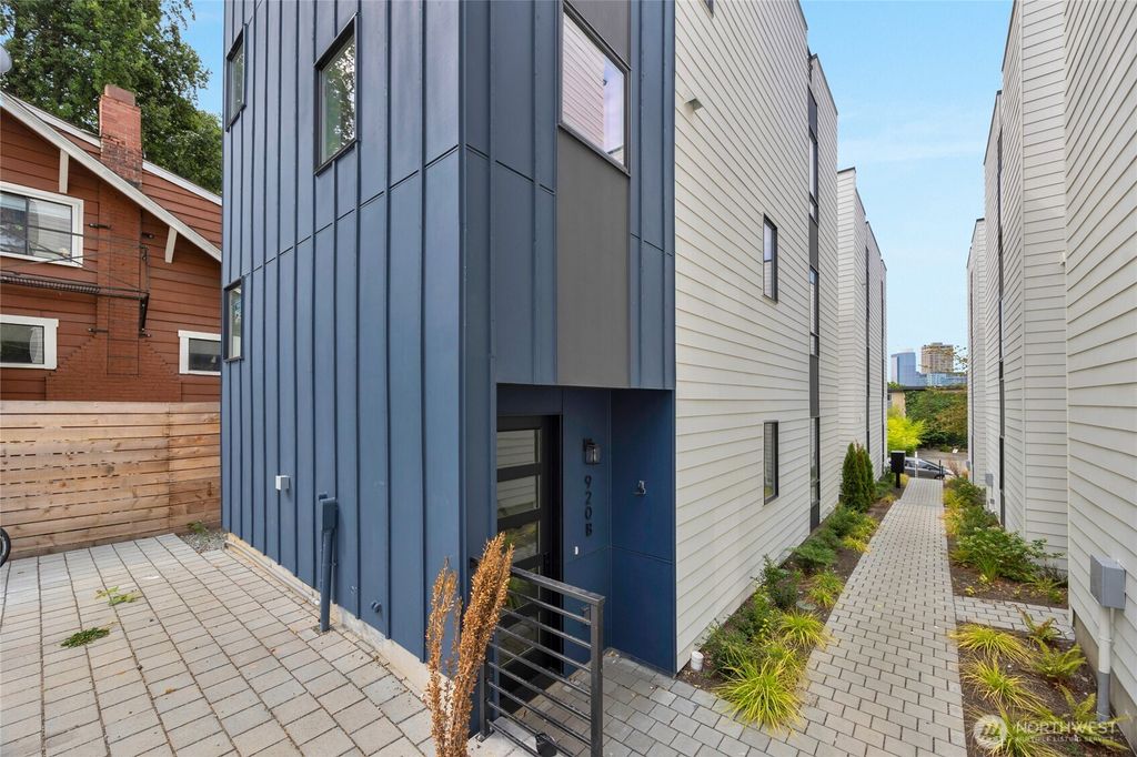 Photo of 920 16th Avenue #B, Seattle, WA 98122 (MLS # 2426359)