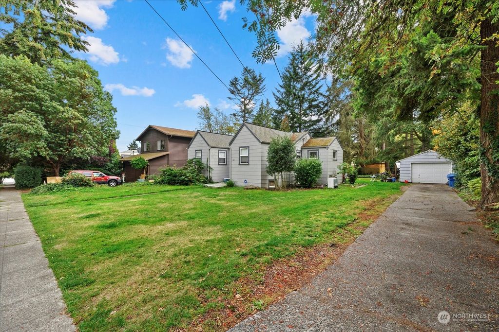 Photo of 123 N 136th Street, Seattle, WA 98133 (MLS # 2306574)