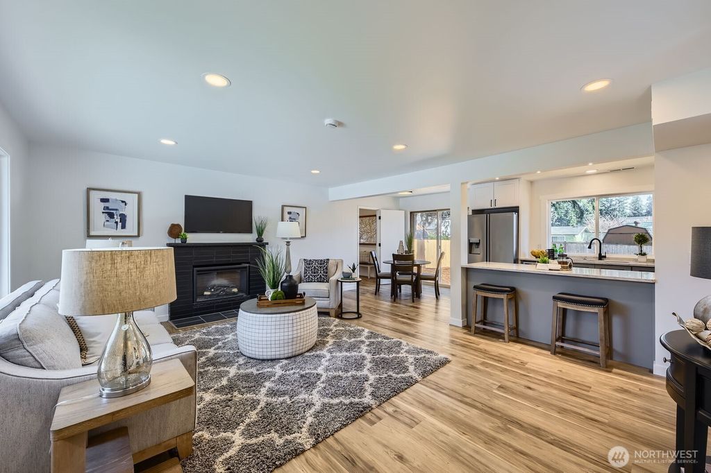 Photo of 14044 145th Avenue SE, Renton, WA 98059 (MLS # 2362786)