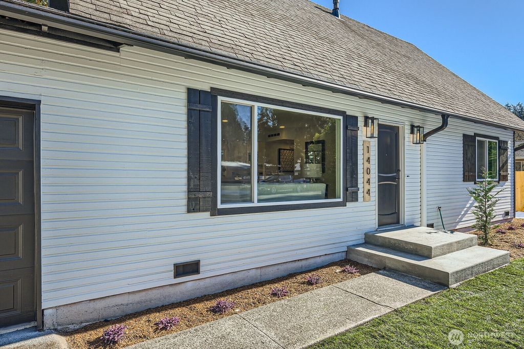 Photo of 14044 145th Avenue SE, Renton, WA 98059 (MLS # 2362786)