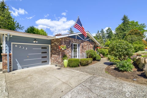 Photo of 6332 NE 196th Street, Kenmore, WA 98028 (MLS # 2539052)