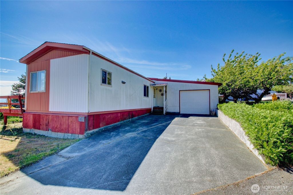 Photo of 2702 Dundee Place, Anacortes, WA 98221 (MLS # 2527003)