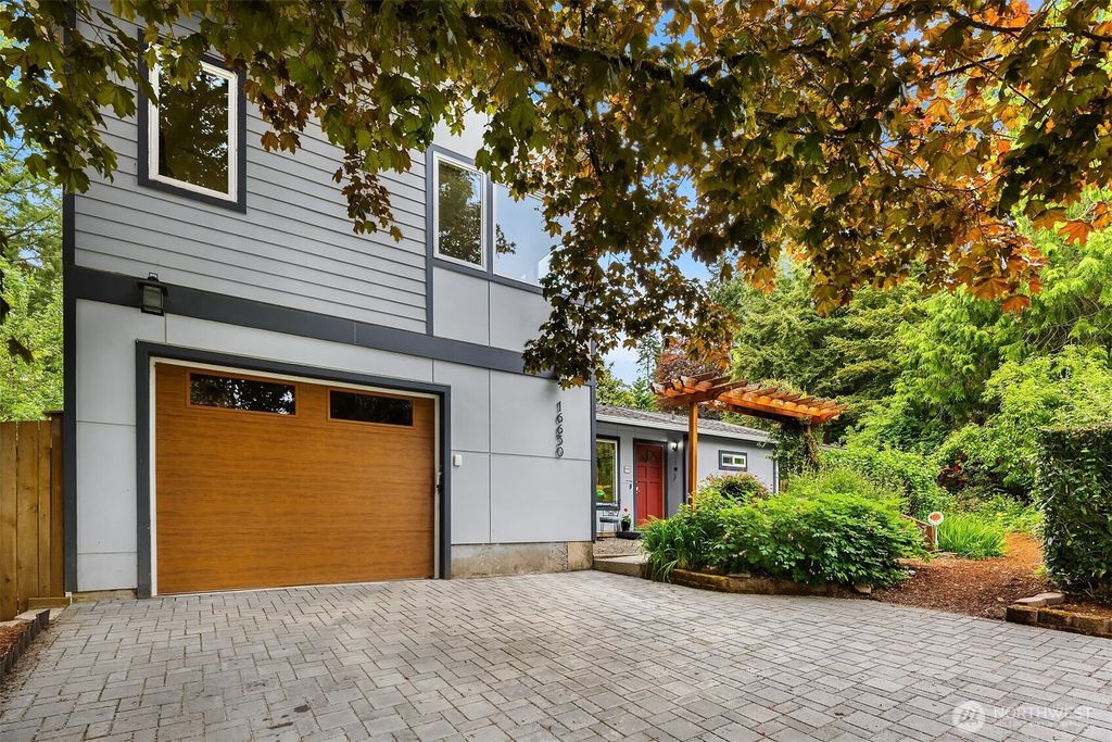 Photo of 16630 NE 92nd Street, Redmond, WA 98052 (MLS # 2372579)