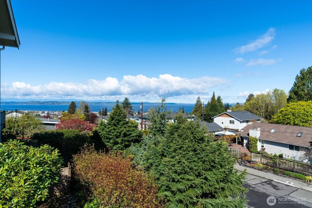 Photo of 944 Maple Street, Edmonds, WA 98020 (MLS # 2502431)