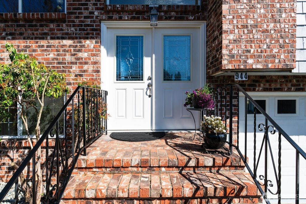 Photo of 944 Maple Street, Edmonds, WA 98020 (MLS # 2502431)