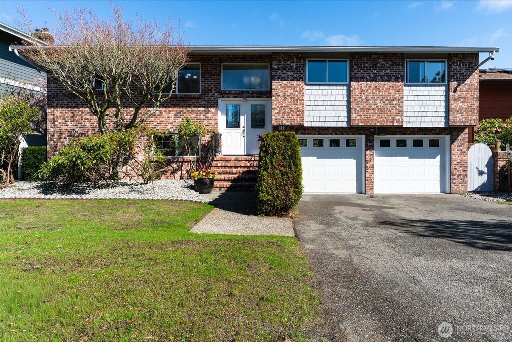 Photo of 944 Maple Street, Edmonds, WA 98020 (MLS # 2502431)