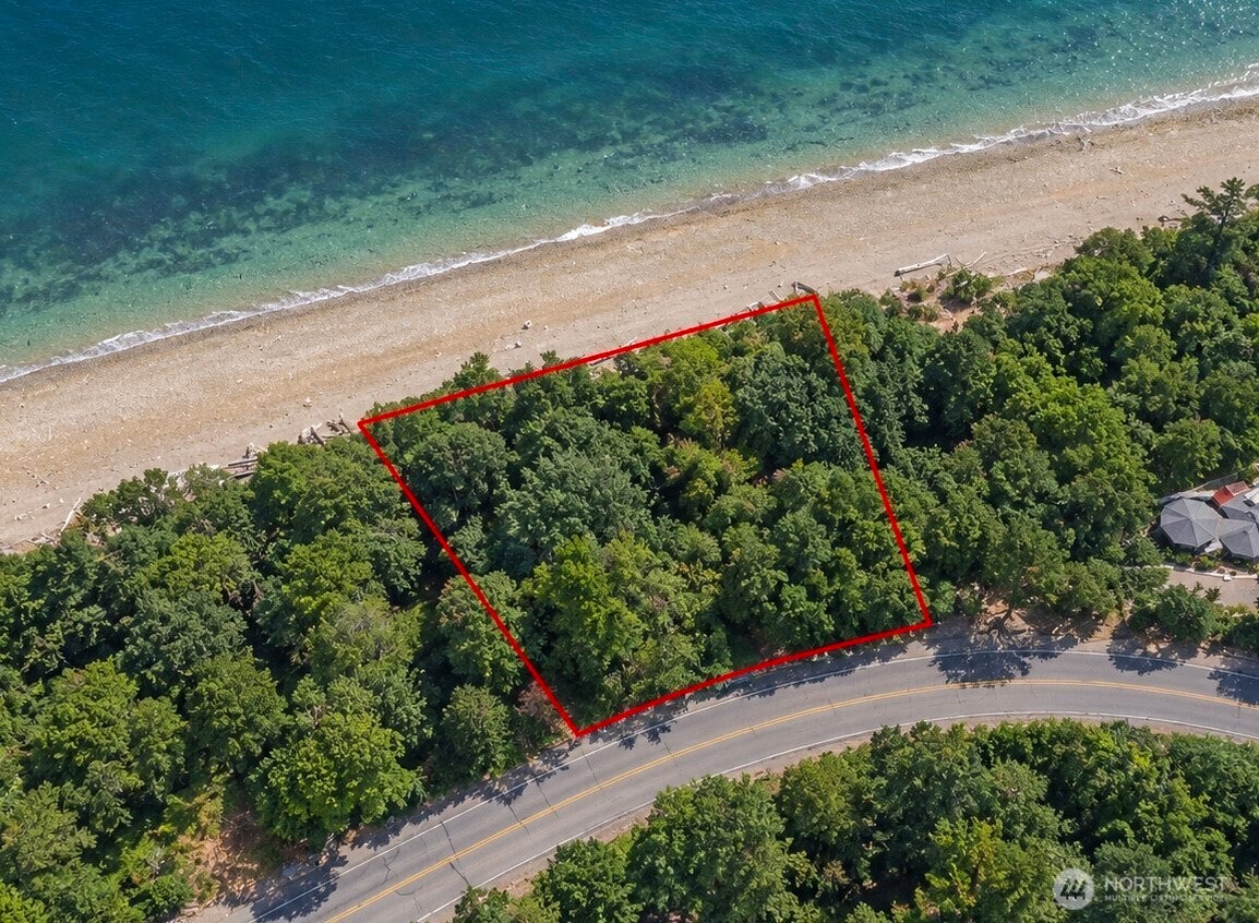 8118 E Side Drive NE