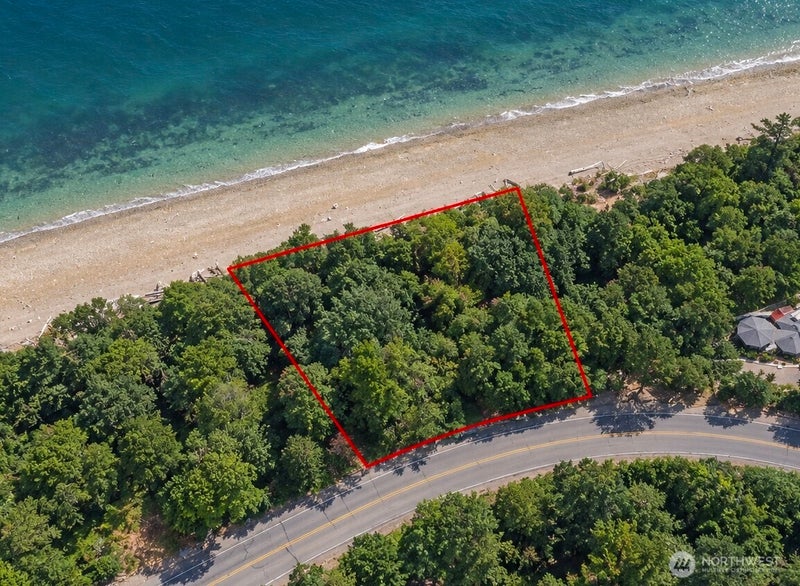 8118 E Side Drive NE