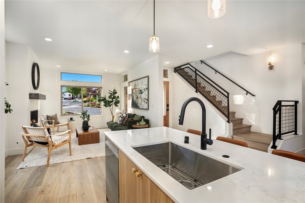 Photo of 10183 NE 112th Place, Kirkland, WA 98033 (MLS # 2595103)