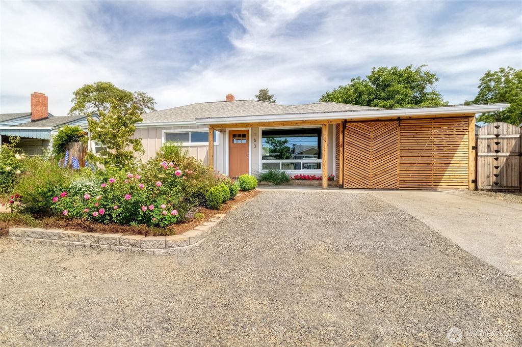 Photo of 163 Union Street, Walla Walla, WA 99362 (MLS # 2523553)
