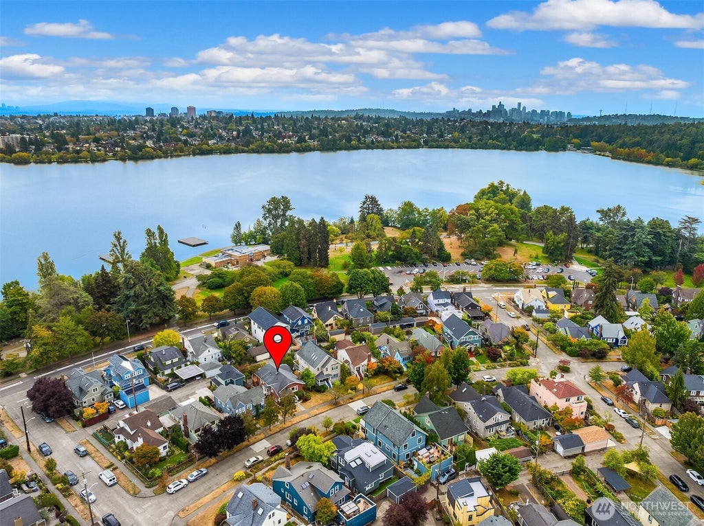 Photo of 7426 keen Way N, Seattle, WA 98103 (MLS # 2583310)