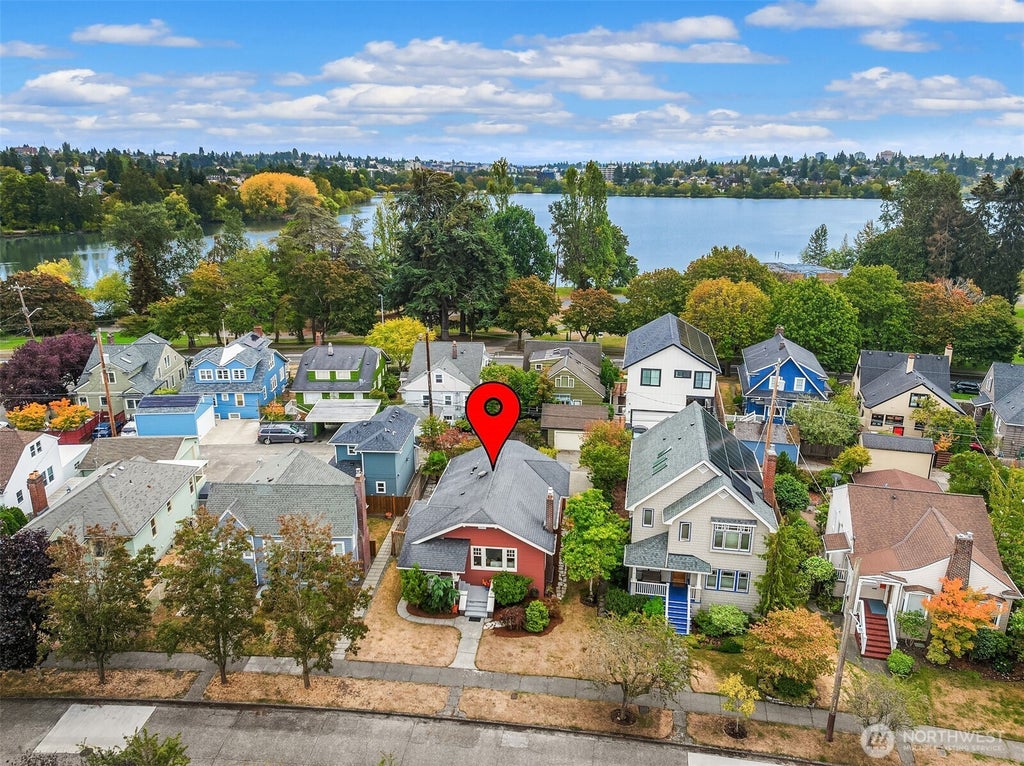 Photo of 7426 keen Way N, Seattle, WA 98103 (MLS # 2583310)