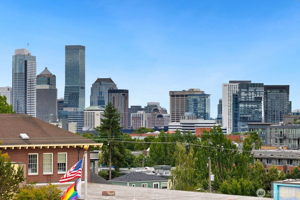 Photo of 702 11th Avenue E, Seattle, WA 98102 (MLS # 2392772)