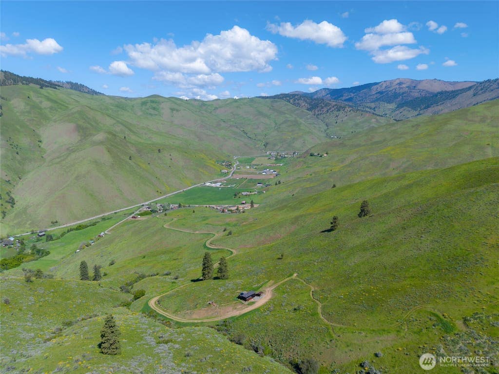Photo of 6993 Nahahum Canyon Road, Cashmere, WA 98815 (MLS # 2539751)