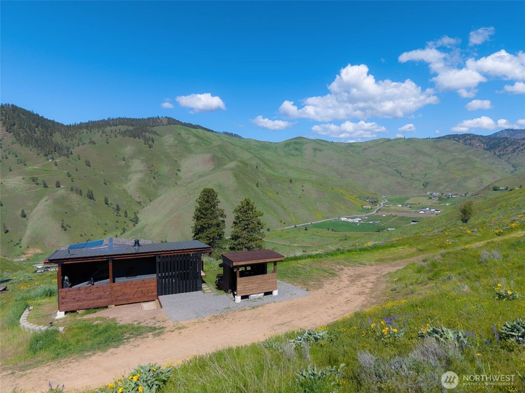 Photo of 6993 Nahahum Canyon Road, Cashmere, WA 98815 (MLS # 2539751)