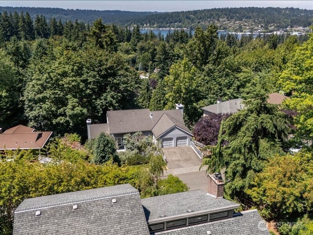 Photo of 15812 71st Avenue NE, Kenmore, WA 98028 (MLS # 2543837)