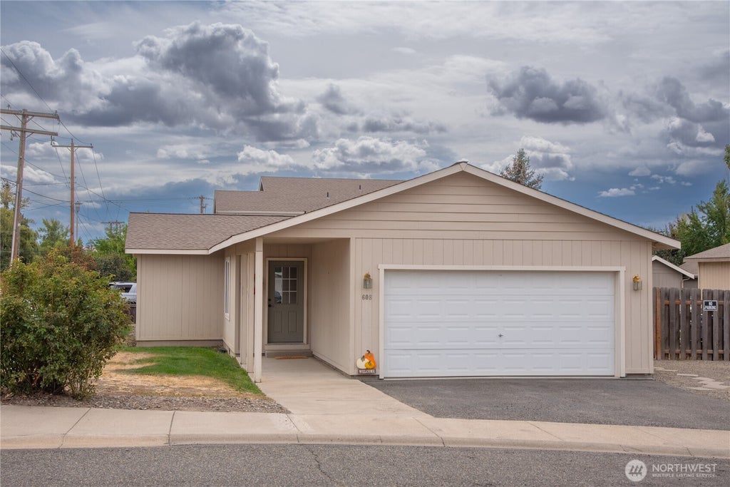 Photo of 608 E Remington Drive, Ellensburg, WA 98926 (MLS # 2579323)