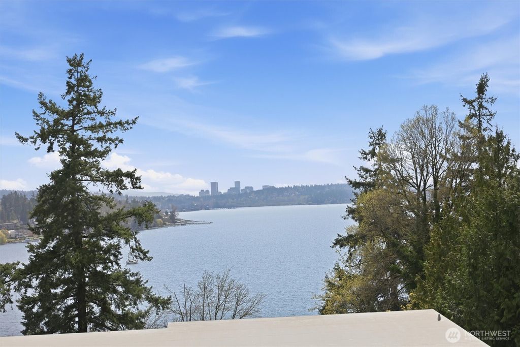 Photo of 8825 NE 116th Place, Kirkland, WA 98034 (MLS # 2484697)