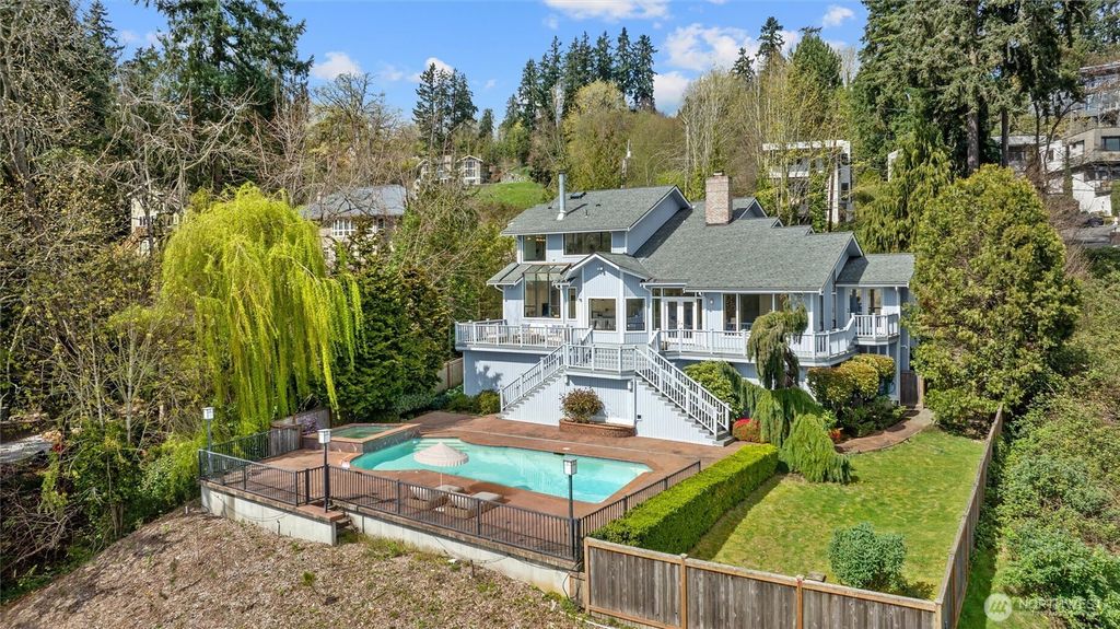 Photo of 8825 NE 116th Place, Kirkland, WA 98034 (MLS # 2484697)