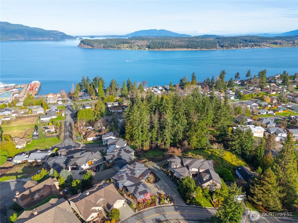 Photo of 2901 17th ST, Anacortes, WA 98221 (MLS # 2591088)