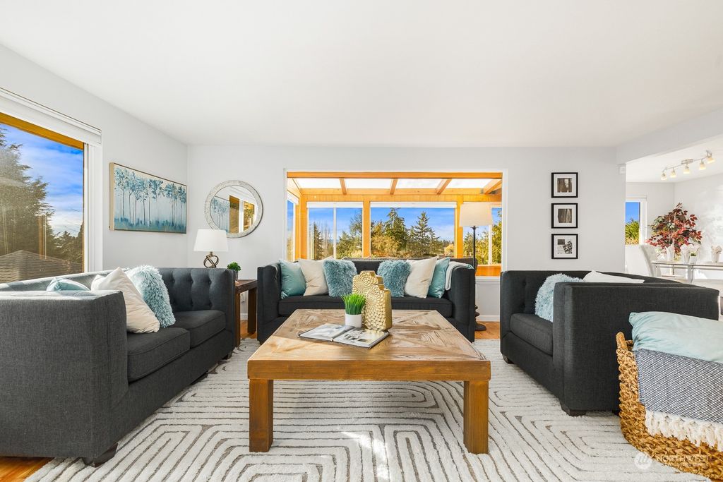 Photo of 11421 21st Avenue SW, Seattle, WA 98146 (MLS # 2201466)