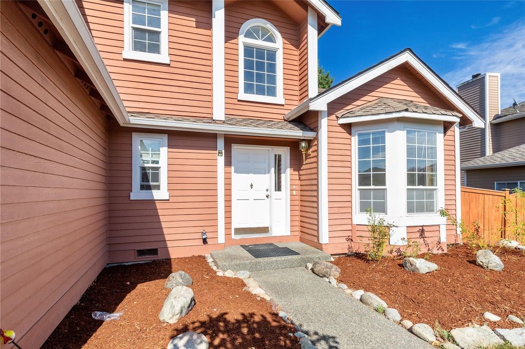 Photo of 950 SW 347th Street, Federal Way, WA 98023 (MLS # 2163711)