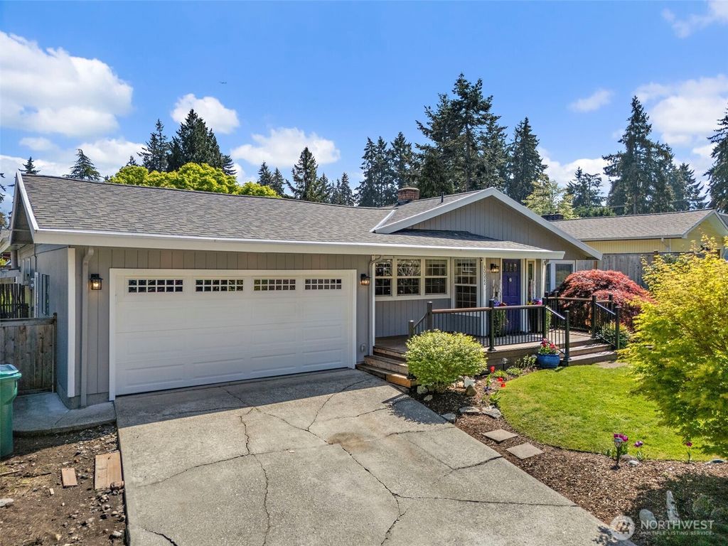 Photo of 30022 6th Avenue SW, Federal Way, WA 98023 (MLS # 2514102)