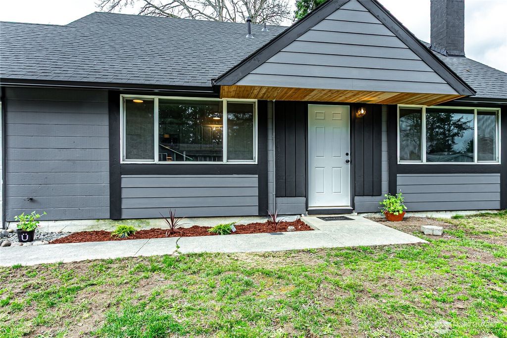 Photo of 33205 35th Avenue SW, Federal Way, WA 98023 (MLS # 2341713)