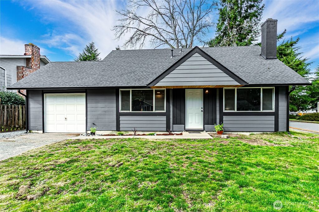 Photo of 33205 35th Avenue SW, Federal Way, WA 98023 (MLS # 2341713)