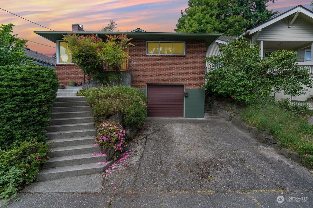 Photo of 5547 38th Avenue NE, Seattle, WA 98105 (MLS # 2076316)