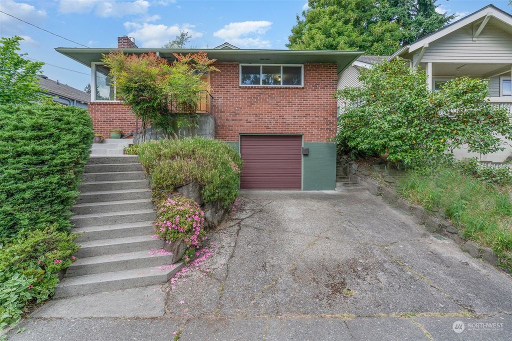 Photo of 5547 38th Avenue NE, Seattle, WA 98105 (MLS # 2076316)