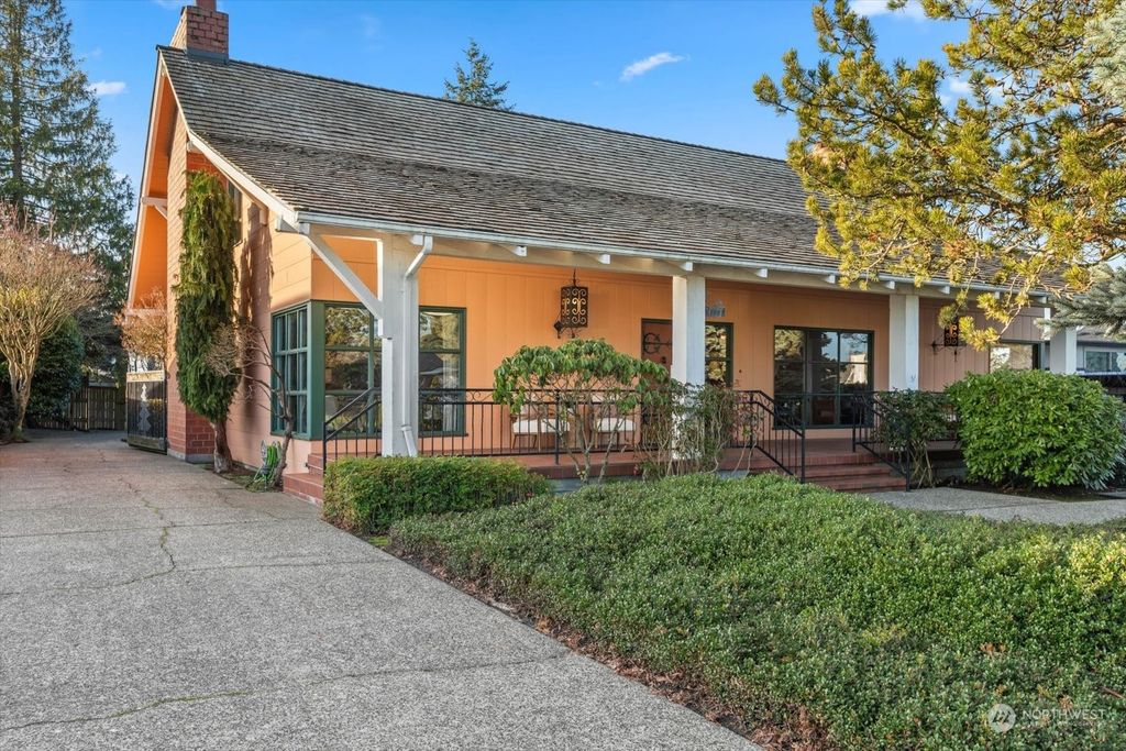 Photo of 718 Rucker Avenue, Everett, WA 98201 (MLS # 2320891)