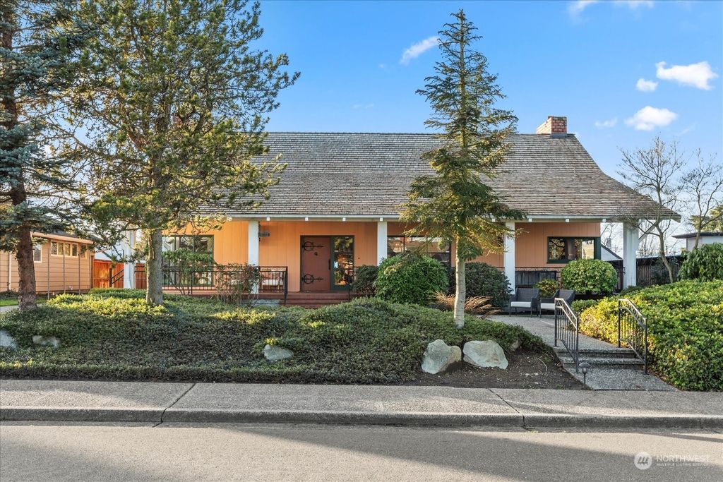Photo of 718 Rucker Avenue, Everett, WA 98201 (MLS # 2320891)