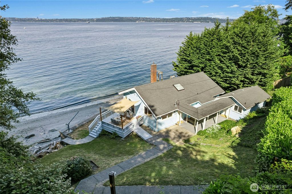 Photo of 10932 Vashon Hwy HWY SW, Vashon, WA 98070 (MLS # 2544317)