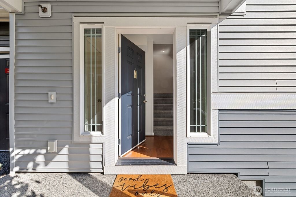 Photo of 15720 Manor Way #F1, Lynnwood, WA 98087 (MLS # 2441086)