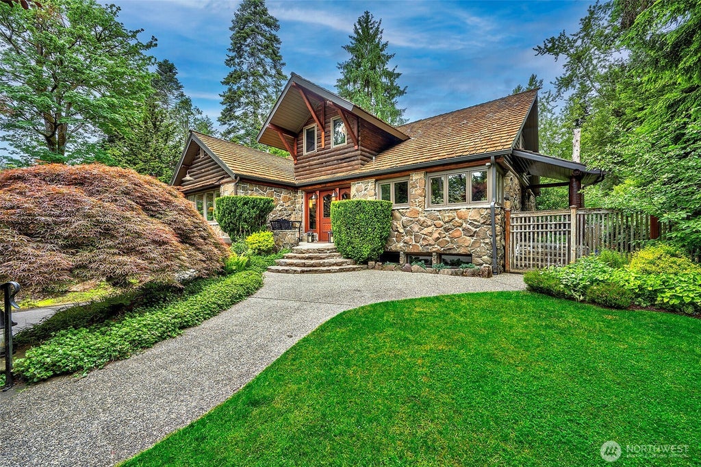Photo of 17410 44th Avenue NE #NE, Lake Forest Park, WA 98155 (MLS # 2594260)