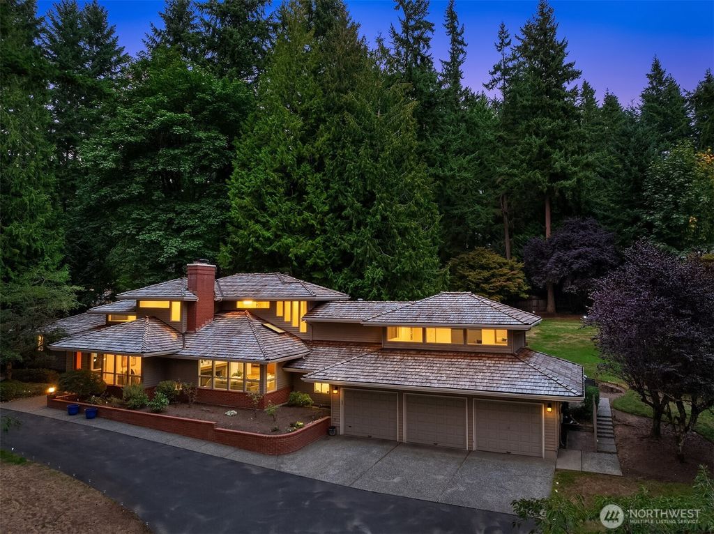 Photo of 16508 NE 134th Place, Redmond, WA 98052 (MLS # 2405177)