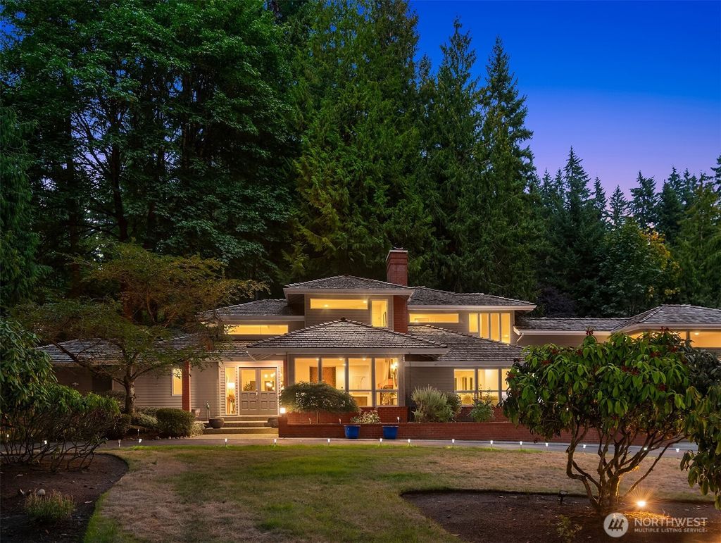 Photo of 16508 NE 134th Place, Redmond, WA 98052 (MLS # 2405177)