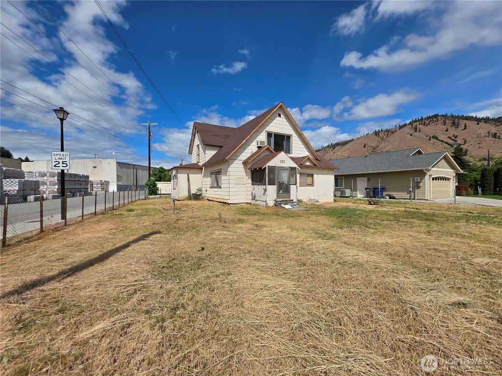 Photo of 101 Parkhill ST, Cashmere, WA 98815 (MLS # 2529483)