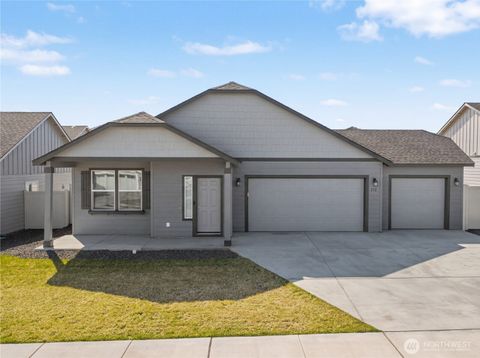 Photo of 212 Royal Palm Drive, Moses Lake, WA 98837 (MLS # 2500467)
